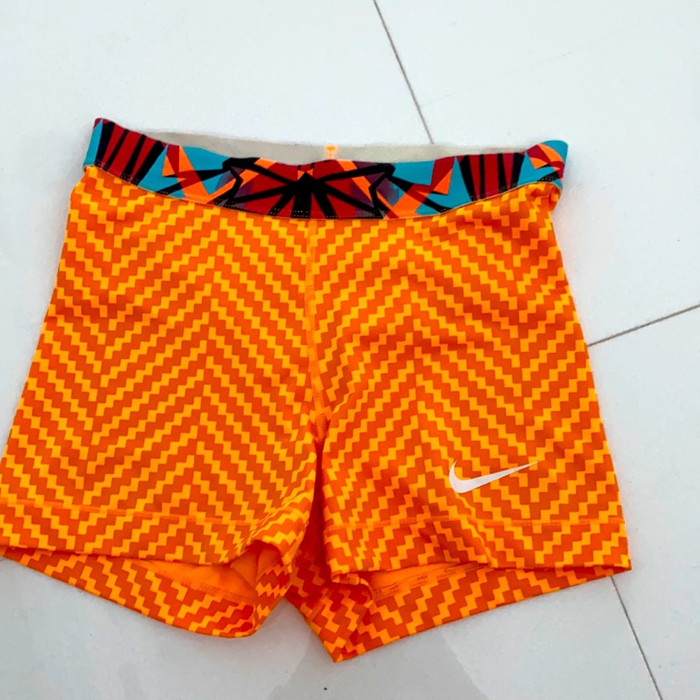 Nike pros size small